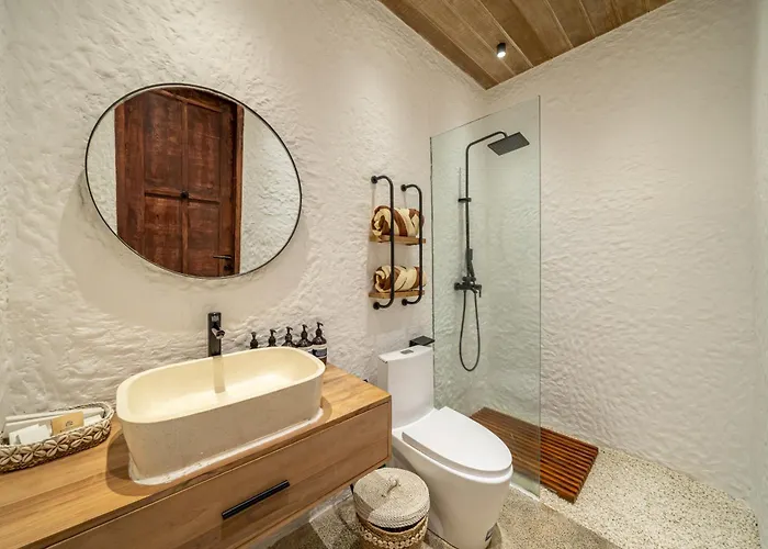 Putri Salju By Evdekimi - Garden Retreat With Pool, Swings & Outdoor Lounge * Ubud